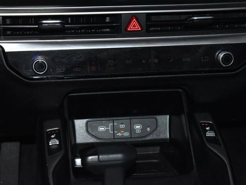 Used 2024 Kia Sorento S image 18