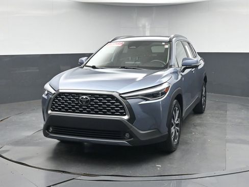 Used 2023 Toyota Corolla Cross XLE image 7