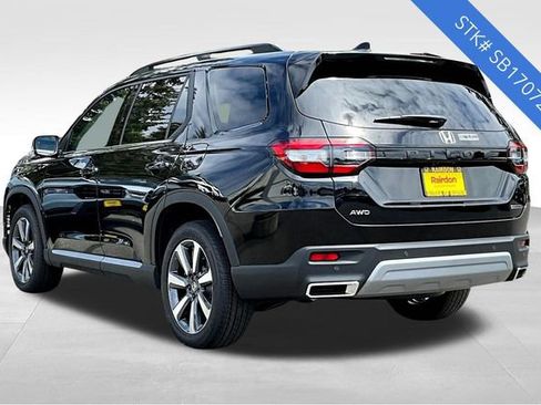 New 2025 Honda Pilot Touring image 3