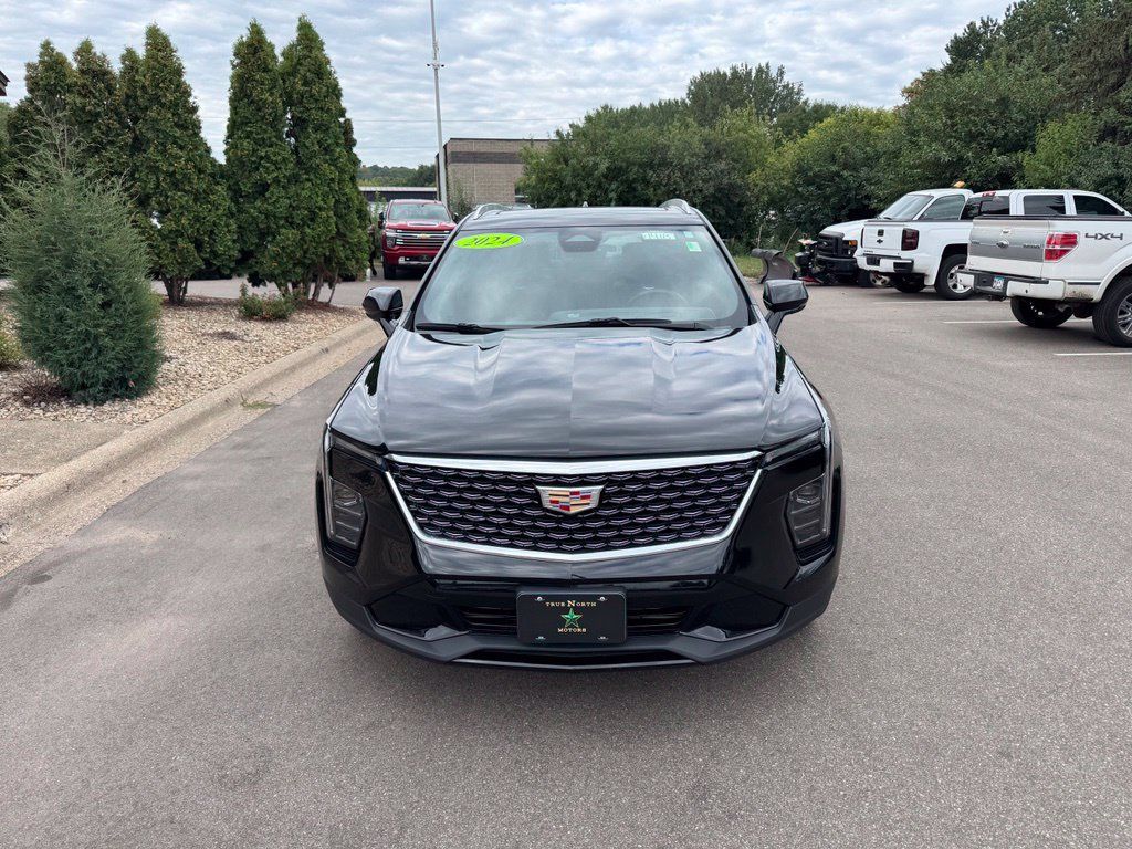 Used 2024 Cadillac XT4 Premium Luxury w/ Technology Package AWD/4WD image 4