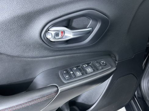 Used 2019 Jeep Cherokee Trailhawk w/ Cold Weather Group AWD/4WD image 14