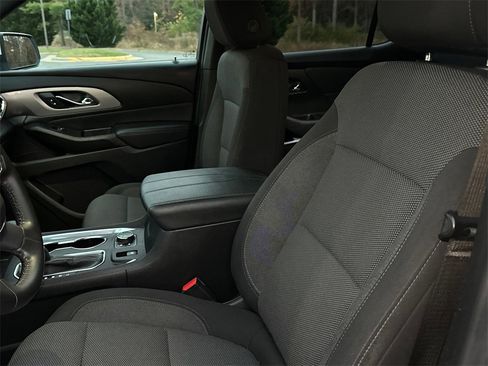 Used 2022 Chevrolet Traverse LT w/ Midnight/Sport Edition image 24