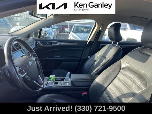 Used 2017 Ford Fusion SE w/ Fusion SE Technology Package image 11