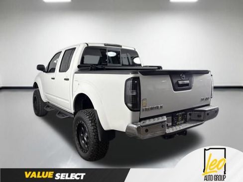 Used 2016 Nissan Frontier SV w/ SV Value Truck Package AWD/4WD image 4