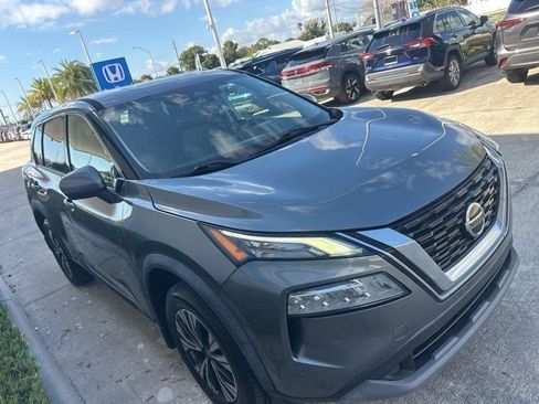 Used 2021 Nissan Rogue SV FWD image 3