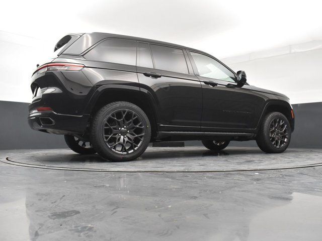 Used 2024 Jeep Grand Cherokee Summit AWD/4WD image 24