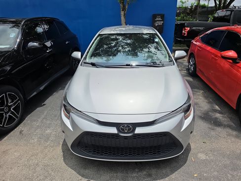 Used 2021 Toyota Corolla LE FWD image 3