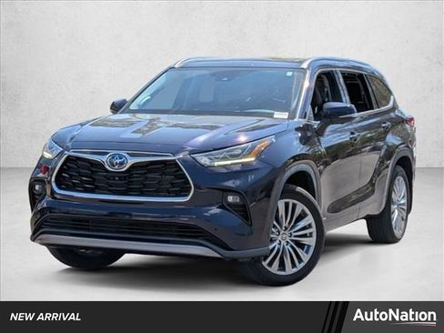 Used 2023 Toyota Highlander Platinum image 1