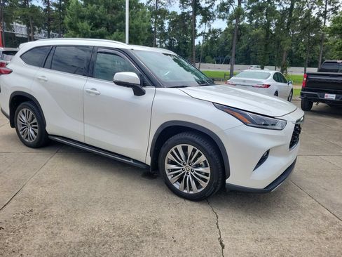 Used 2021 Toyota Highlander Platinum FWD image 9