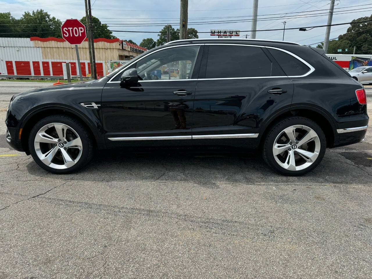 Used 2017 Bentley Bentayga AWD/4WD image 2