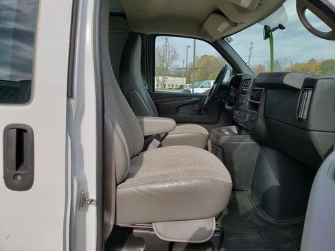 Used 2015 Chevrolet Express 2500 image 16