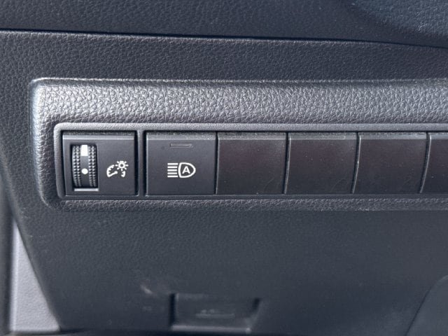 Used 2025 Toyota Corolla LE FWD image 22