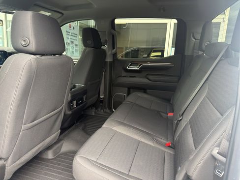 Used 2022 Chevrolet Silverado 1500 LT w/ Z71 Off-Road Package image 8