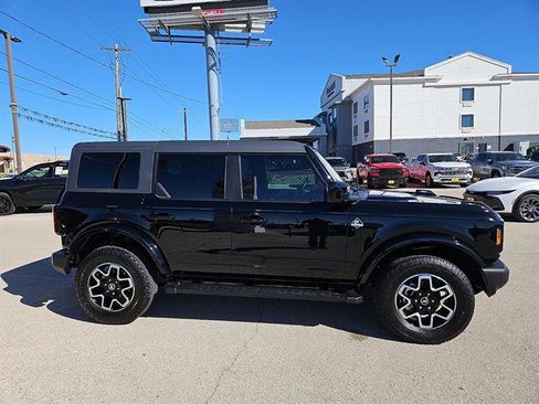 Used 2023 Ford Bronco Outer Banks image 6