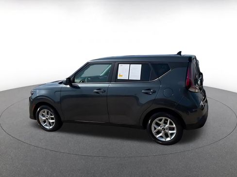 Used 2025 Kia Soul LX w/ LX Technology Package FWD image 8