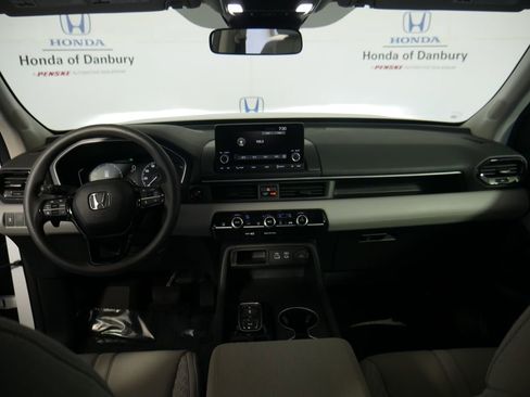 Used 2023 Honda Pilot LX image 16