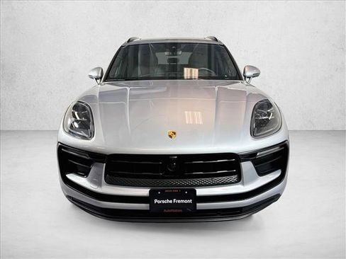 Certified 2026 Porsche Macan AWD/4WD image 6