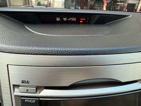 Used 2010 Subaru Legacy 2.5i Premium image 40