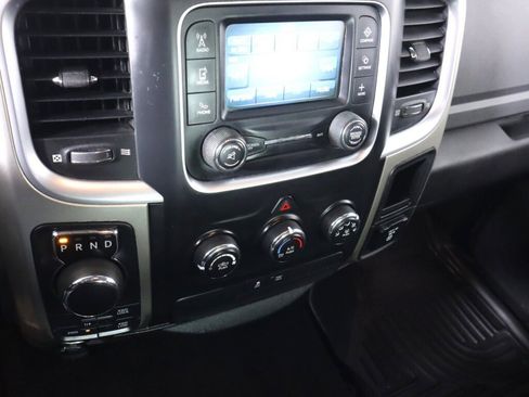 Used 2018 RAM 1500 Classic SLT AWD/4WD image 15