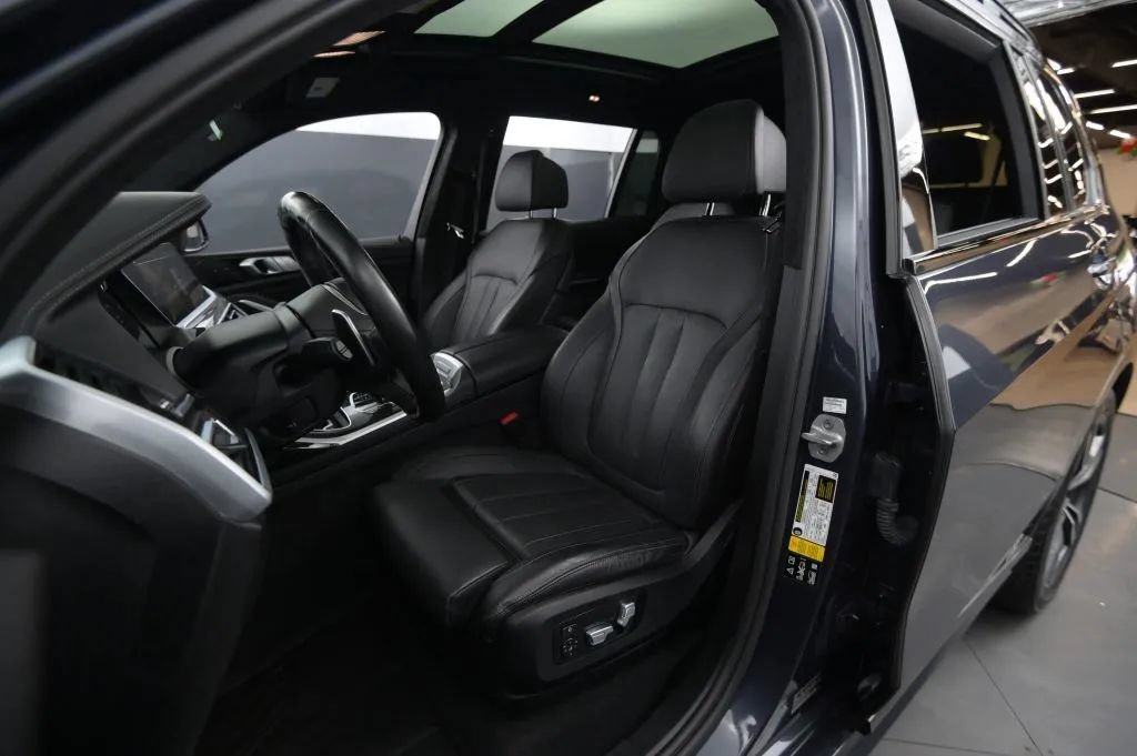 Used 2021 BMW X7 xDrive40i w/ M Sport Package AWD/4WD image 42