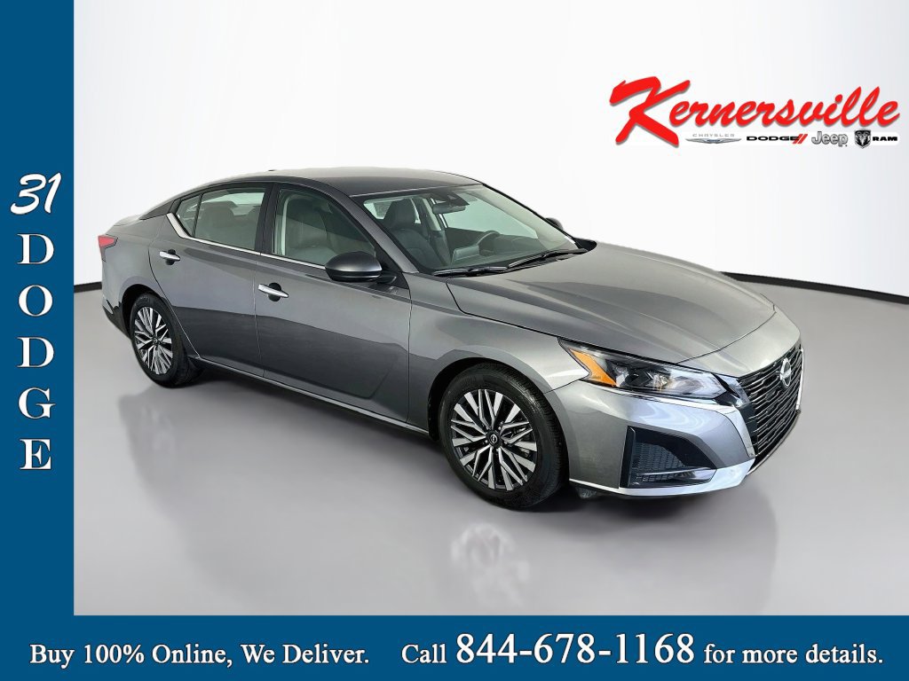 Used 2025 Nissan Altima 2.5 SV FWD image 1