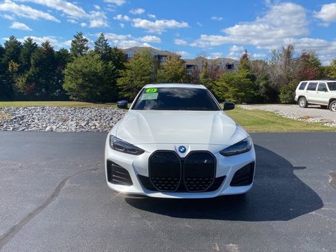 Used 2023 BMW i4 eDrive40 w/ M Sport Package image 7