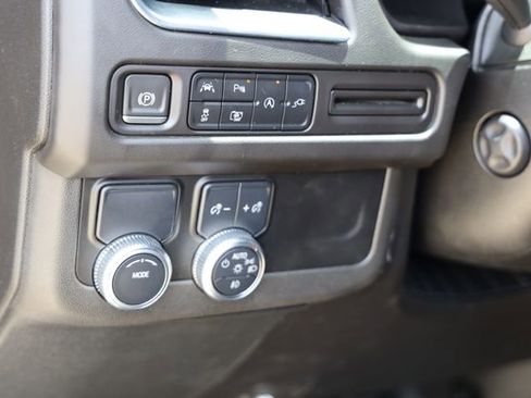 Used 2022 GMC Yukon XL SLT w/ SLT Luxury Package RWD image 17