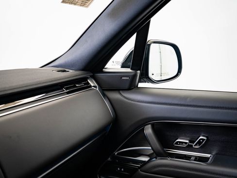 New 2026 Land Rover Range Rover Long Wheelbase SE image 32