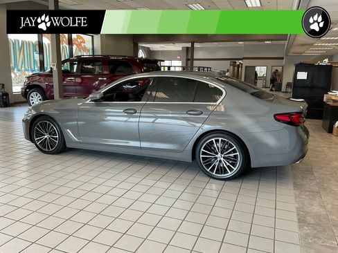 Used 2021 BMW 530i xDrive w/ Premium Package AWD/4WD image 4