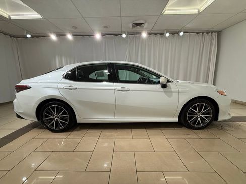 Certified 2022 Toyota Camry XLE image 6