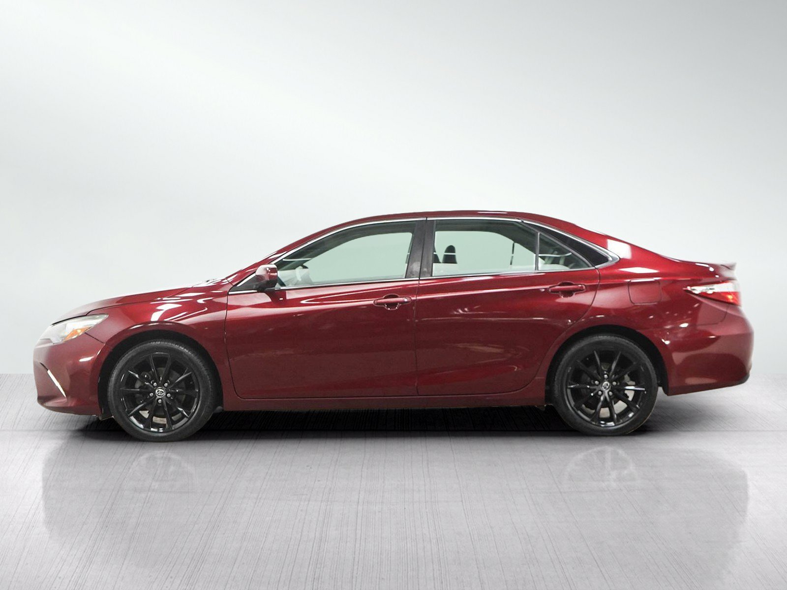 Used 2015 Toyota Camry XSE w/ Moonroof Package FWD image 2