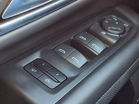 Used 2024 GMC Yukon SLT image 11