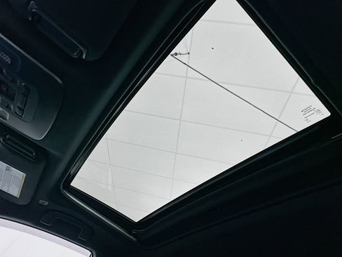 Used 2025 Toyota Camry SE w/ Convenience Package image 24