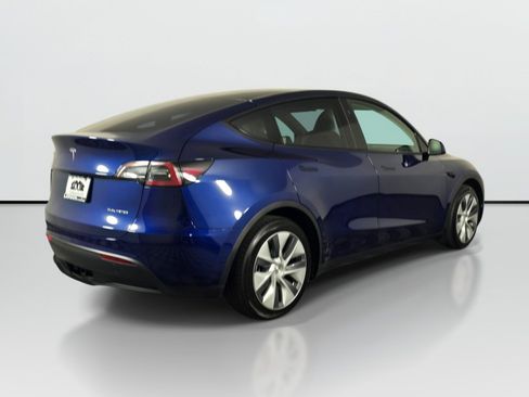 Used 2024 Tesla Model Y Long Range AWD/4WD image 6