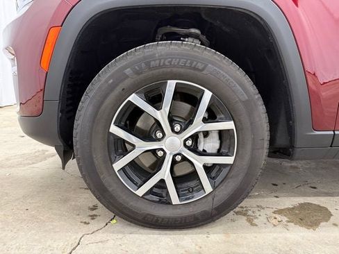 Used 2025 Jeep Grand Cherokee Limited w/ Trailer Tow Package AWD/4WD image 29