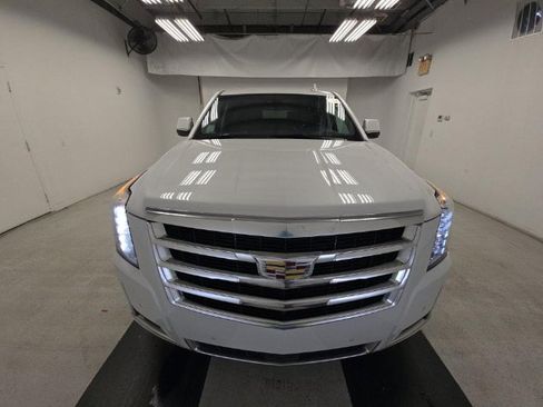 Used 2020 Cadillac Escalade ESV Premium Luxury image 2