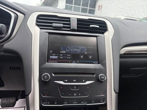 Used 2015 Ford Fusion SE w/ Equipment Group 202A FWD image 22