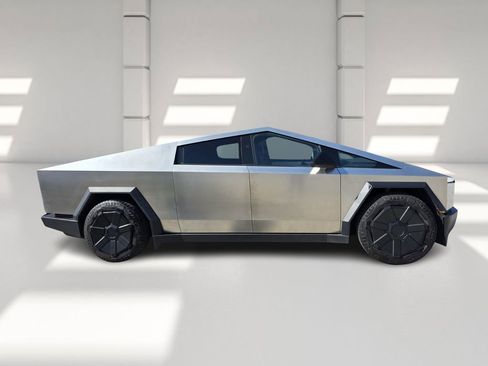 Used 2024 Tesla Cybertruck AWD Crew Cab image 7