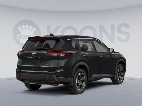 Used 2024 Nissan Rogue SV image 2