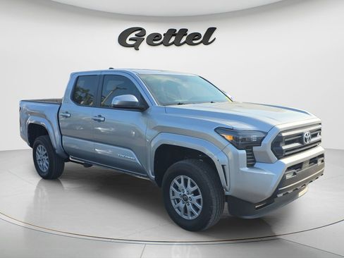 Used 2025 Toyota Tacoma SR5 image 2