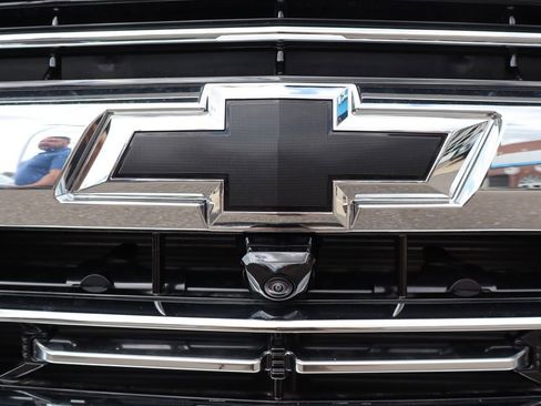 New 2025 Chevrolet Suburban Premier image 6