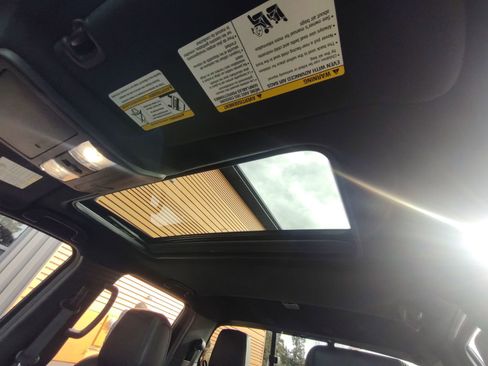 Used 2022 Nissan Frontier PRO-4X image 24