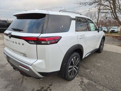 New 2025 Nissan Pathfinder Platinum image 8