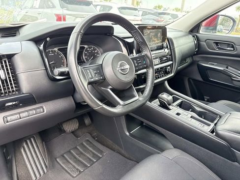 Used 2024 Nissan Pathfinder SV image 21
