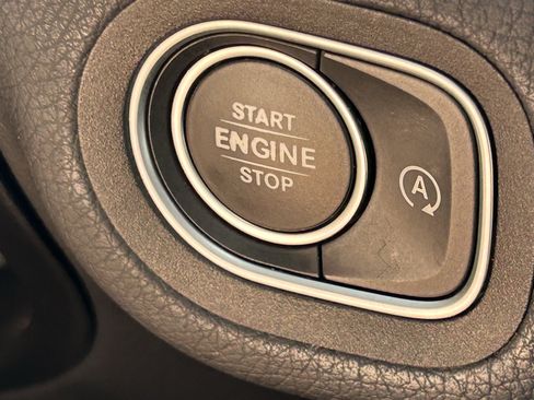 Certified 2025 Mercedes-Benz GLS 450 4MATIC image 33