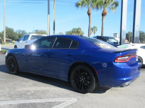 Used 2018 Dodge Charger SXT w/ Blacktop Package image 6
