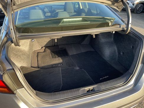 Used 2025 Nissan Altima 2.5 SV image 31