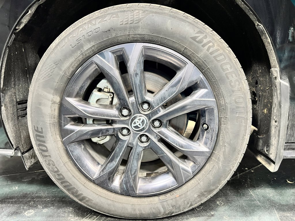 Used 2024 Toyota Sienna XLE Woodland Edition AWD/4WD image 11