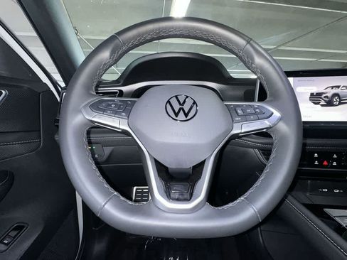Used 2025 Volkswagen Atlas Cross Sport SEL R-Line AWD/4WD image 15