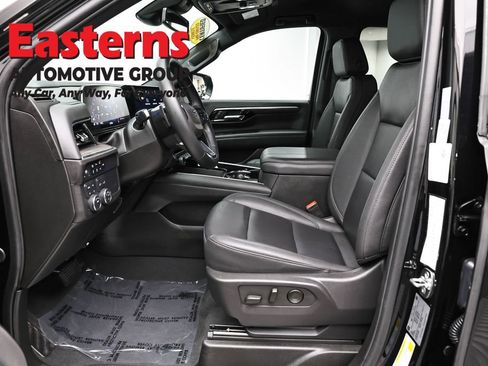 Used 2025 Chevrolet Suburban Z71 AWD/4WD image 14